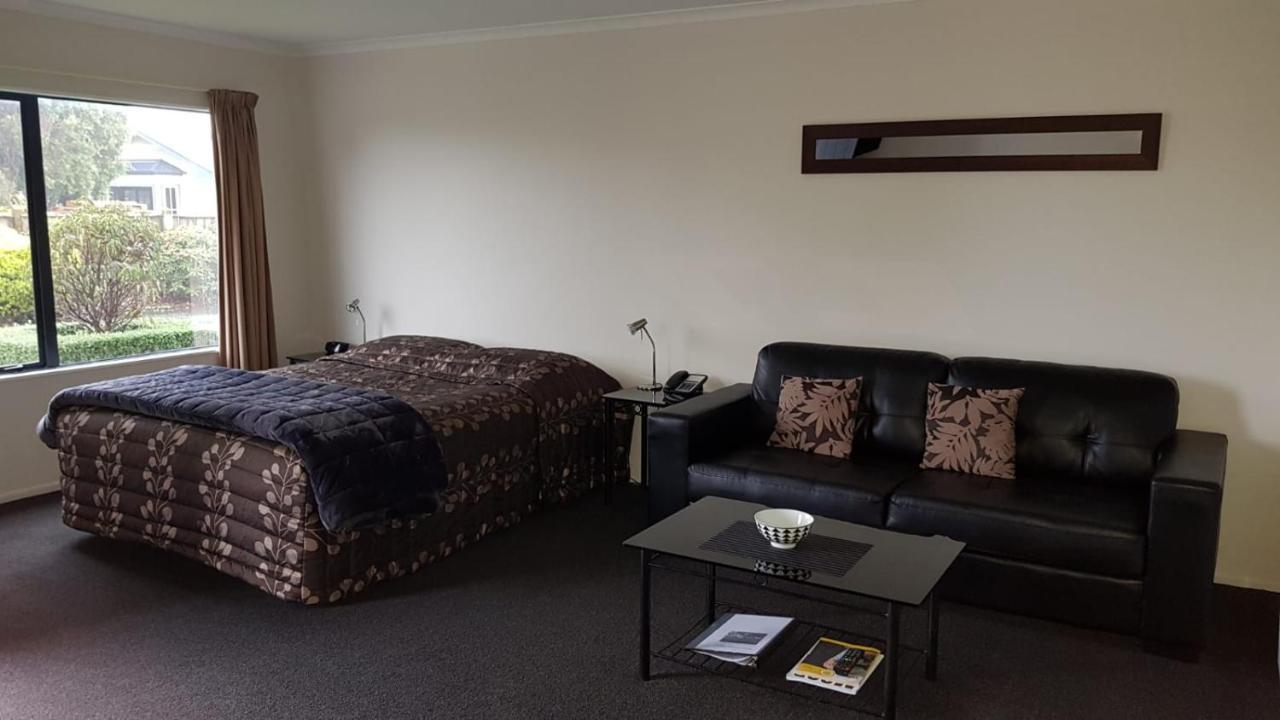 Tudor Lodge Motel Hawera Esterno foto