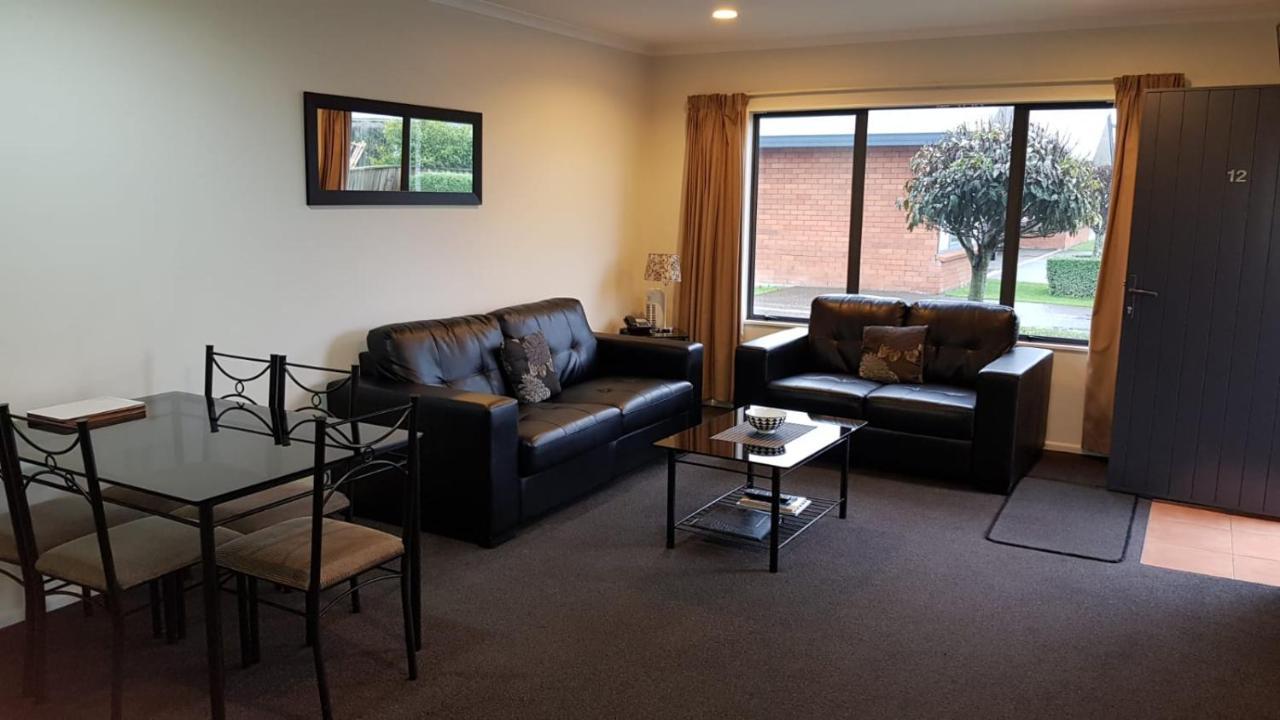 Tudor Lodge Motel Hawera Esterno foto