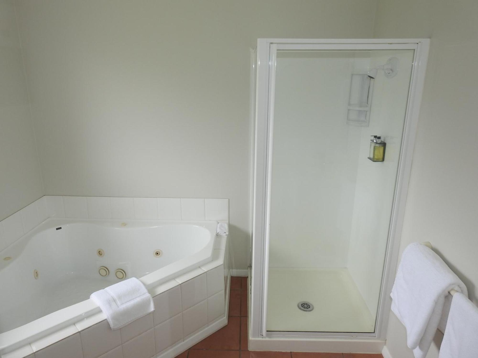 Tudor Lodge Motel Hawera Esterno foto