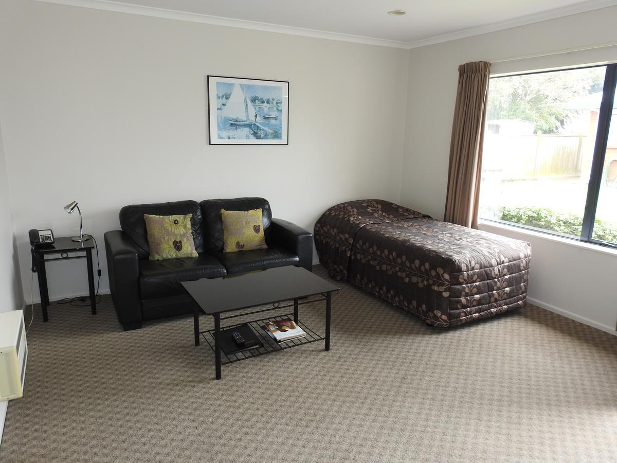Tudor Lodge Motel Hawera Esterno foto