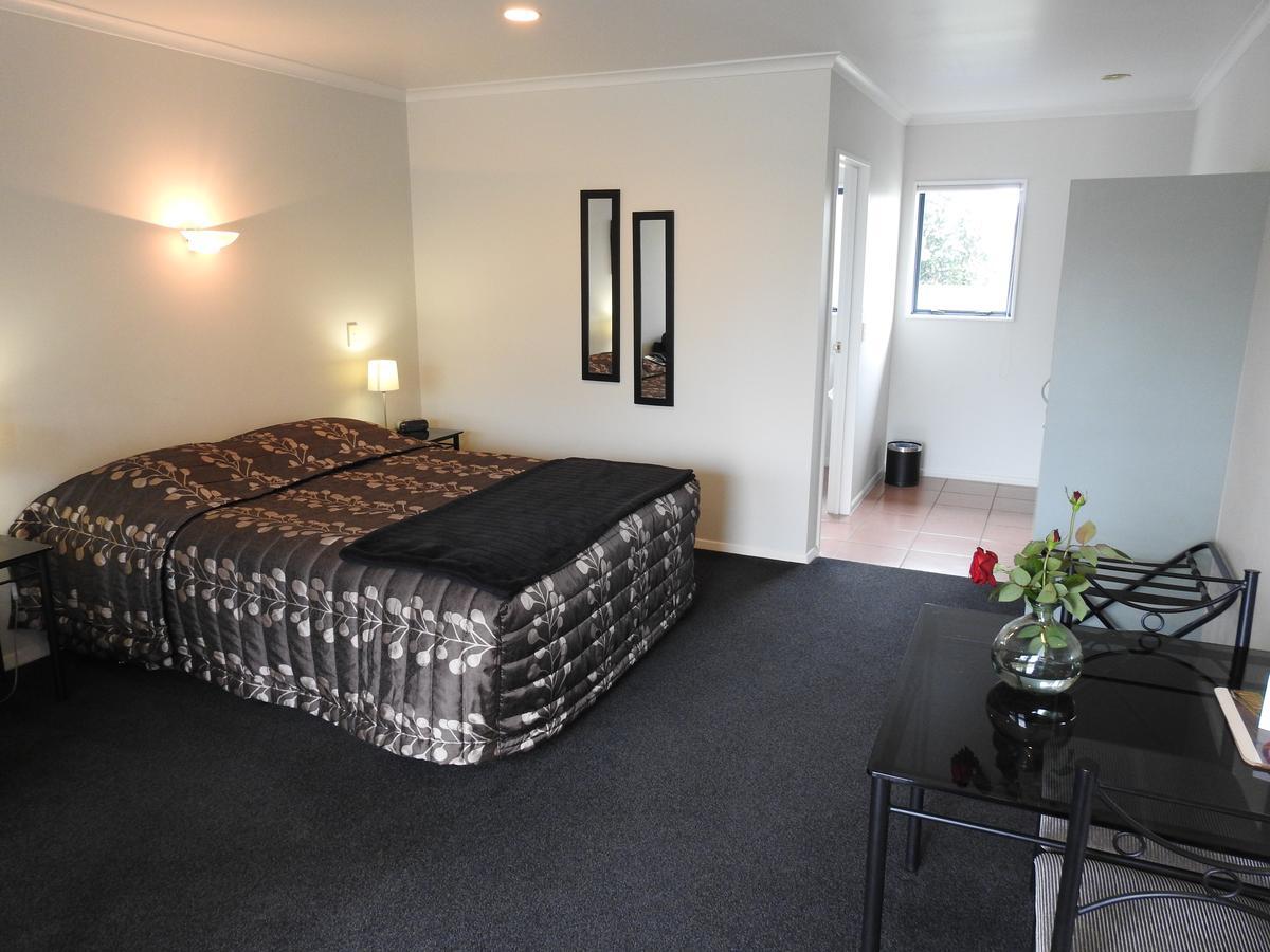 Tudor Lodge Motel Hawera Esterno foto