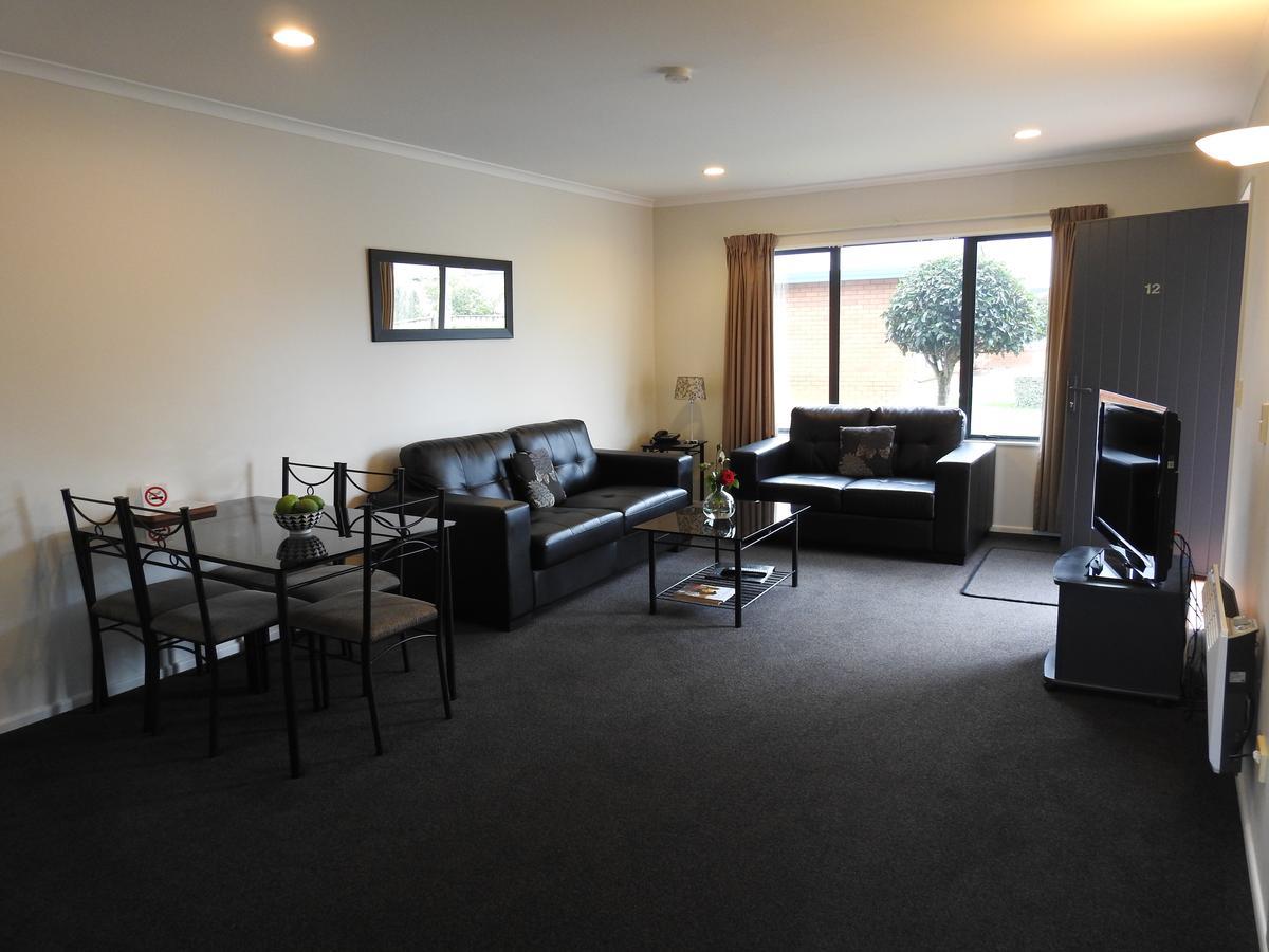 Tudor Lodge Motel Hawera Esterno foto