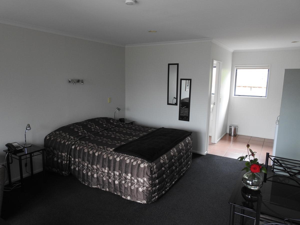 Tudor Lodge Motel Hawera Esterno foto