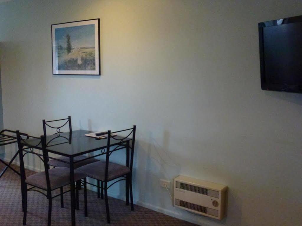 Tudor Lodge Motel Hawera Esterno foto
