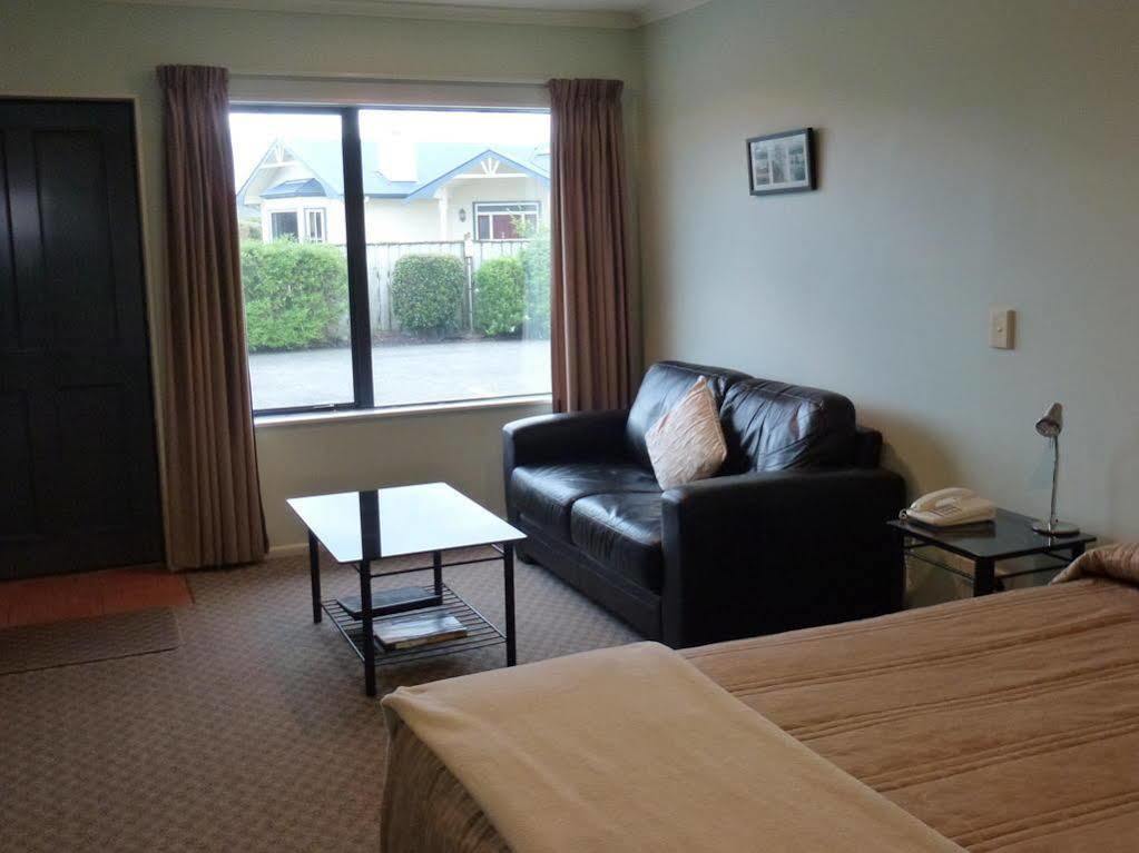 Tudor Lodge Motel Hawera Esterno foto