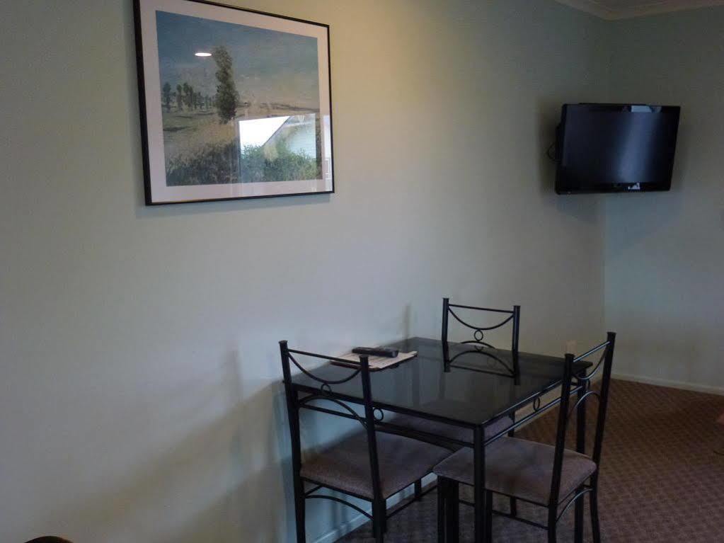 Tudor Lodge Motel Hawera Esterno foto