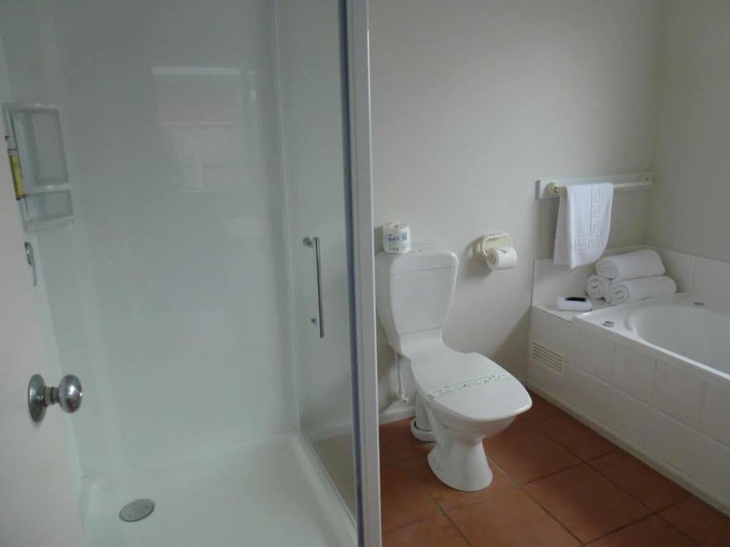 Tudor Lodge Motel Hawera Esterno foto