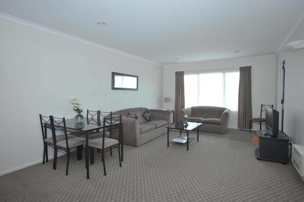 Tudor Lodge Motel Hawera Esterno foto