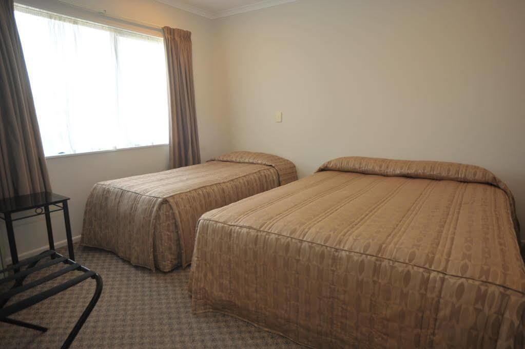 Tudor Lodge Motel Hawera Esterno foto