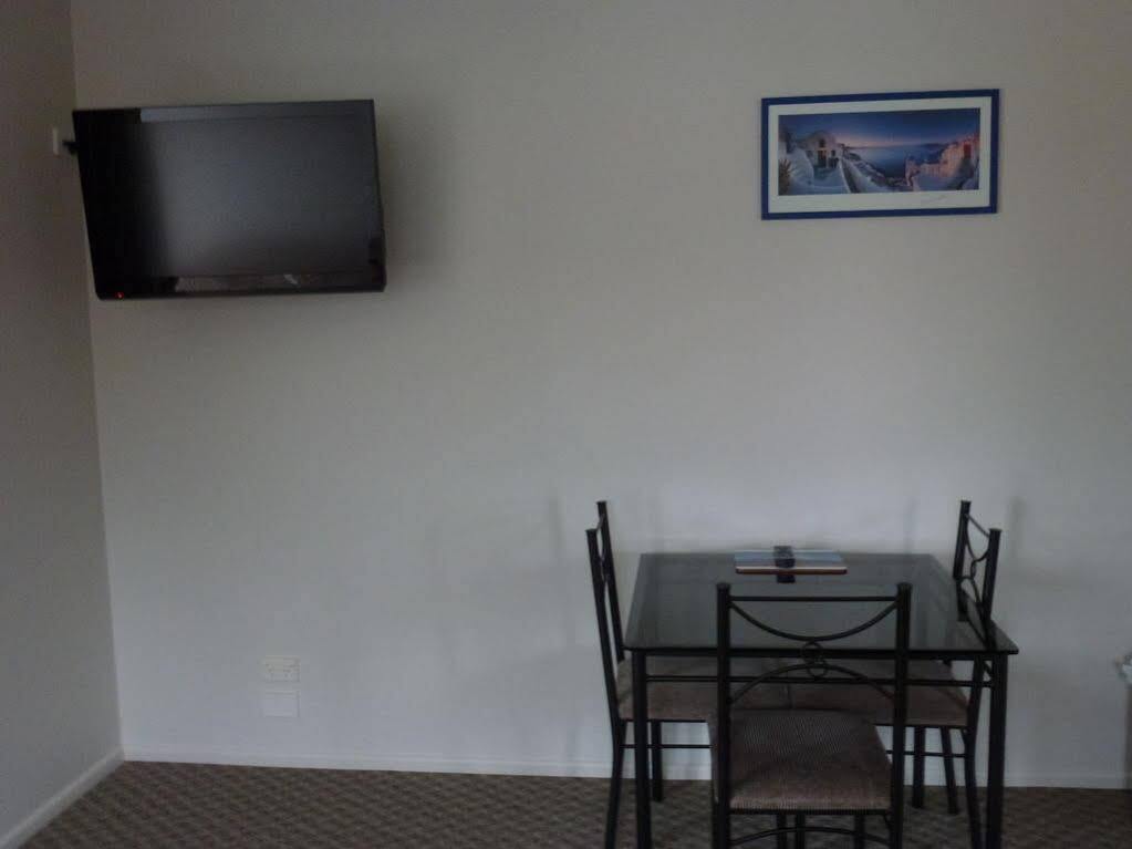 Tudor Lodge Motel Hawera Esterno foto