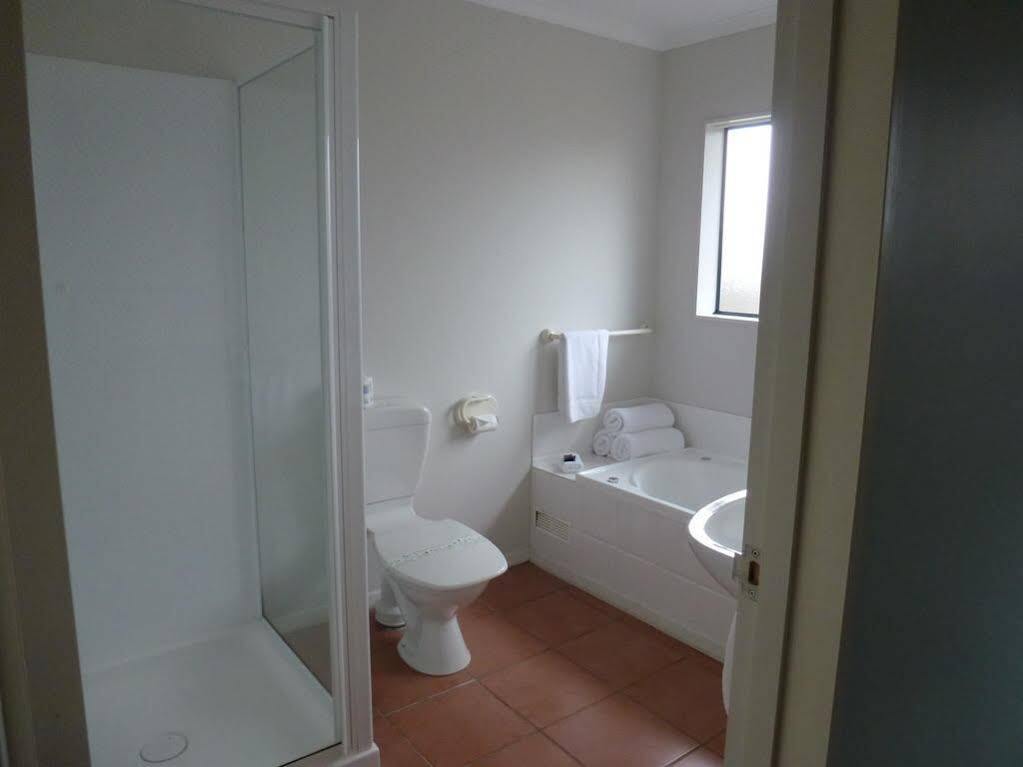Tudor Lodge Motel Hawera Esterno foto